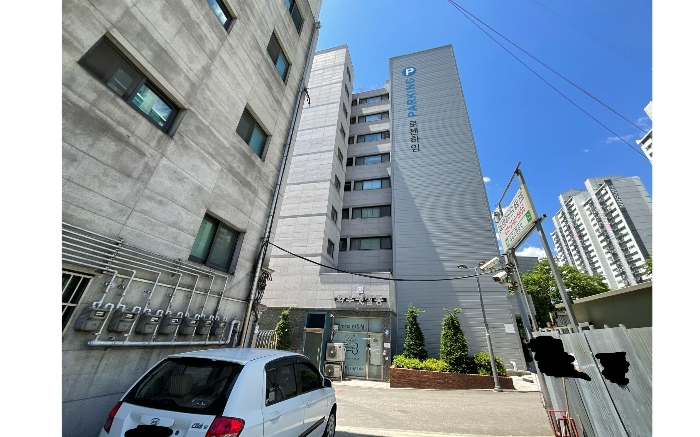 본건 소재 건물 북동측에서 촬영