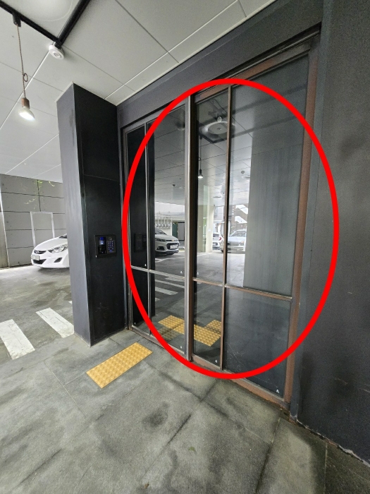 본건물 공동현관
