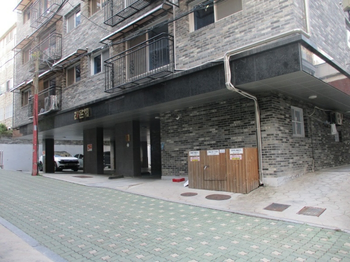 본 건 건 물 1 층 부 분