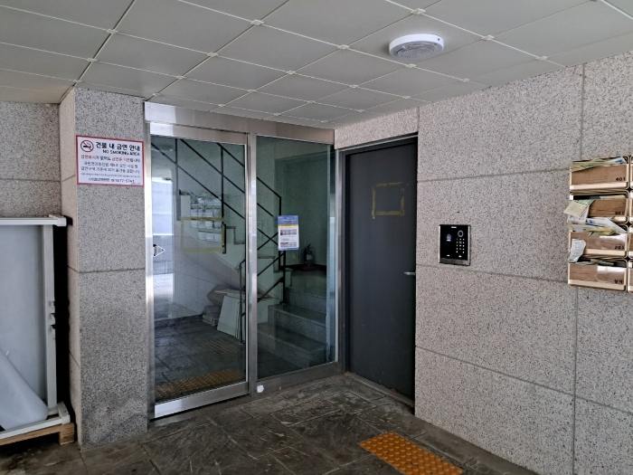 건물 출입구(1층)