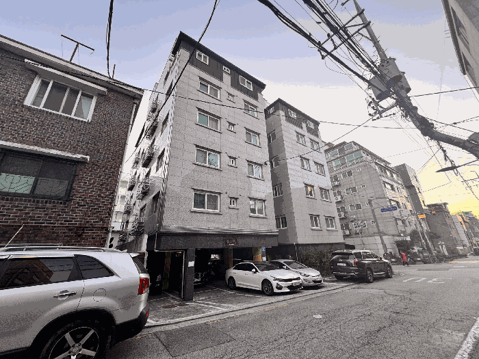 본건 소재 건물 전경