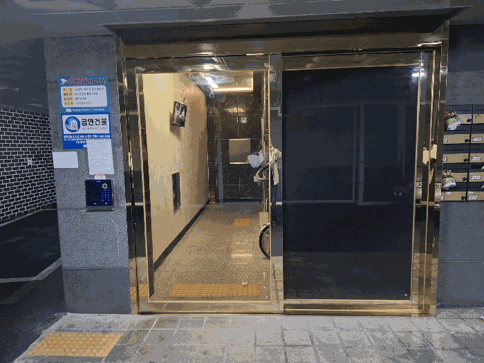 102동 입구