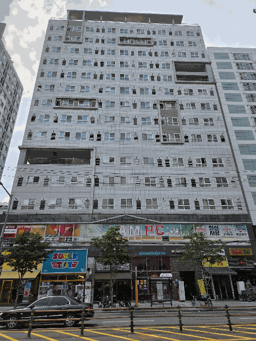 본건 건물 남동측 전경