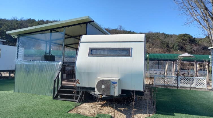 목록4 토지 및 그 지상 제시외 건물(야영장시설)