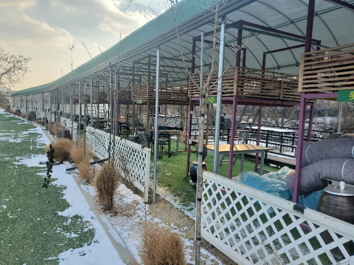 동측 타지상(296-14 지상) 소재 건물