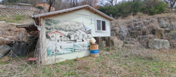 목록1 소재 제시외 조립식 건물 1동 전경