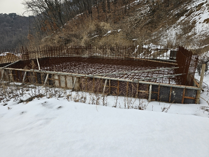 본건 기호(14),(15) 지상소재
(구축물)
