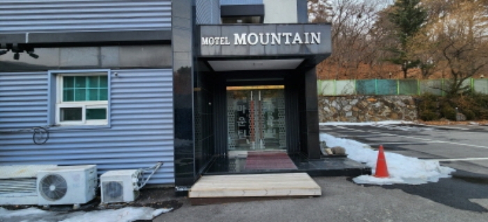 목록3 건물 공동 출입구 전경