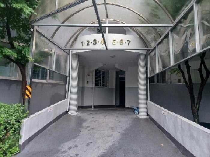 본건 호원하늘빛아파트 101동 102호에 출입할수있는 1층 공동출입구 현황사진