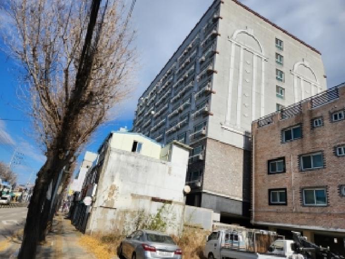 1동 건물 측면 전경