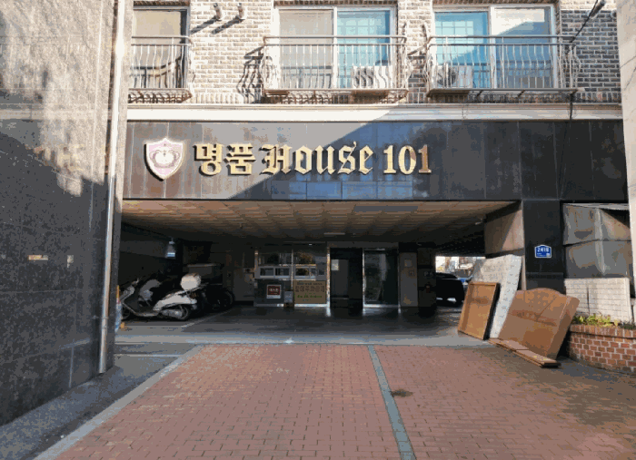 건물 출입구