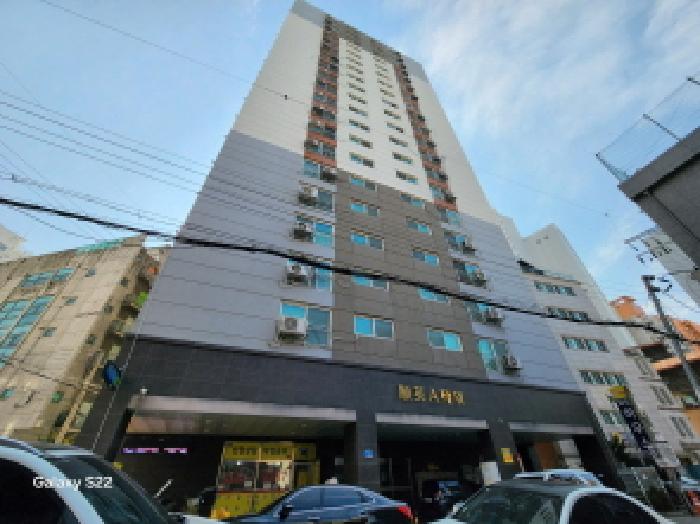이건 부동산 외관 전경
(전면)