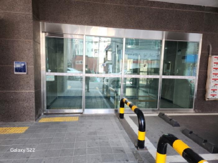 이건 부동산 1층 공동출입구