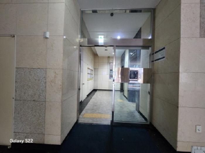 이건 부동산 1층 세대공동출입구
