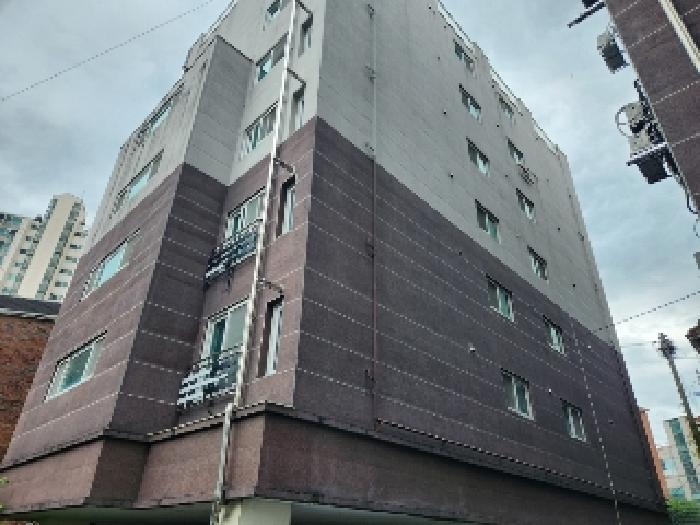 - 본건 외관 전경