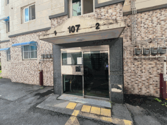뉴캐슬 107동 1층 공동출입구