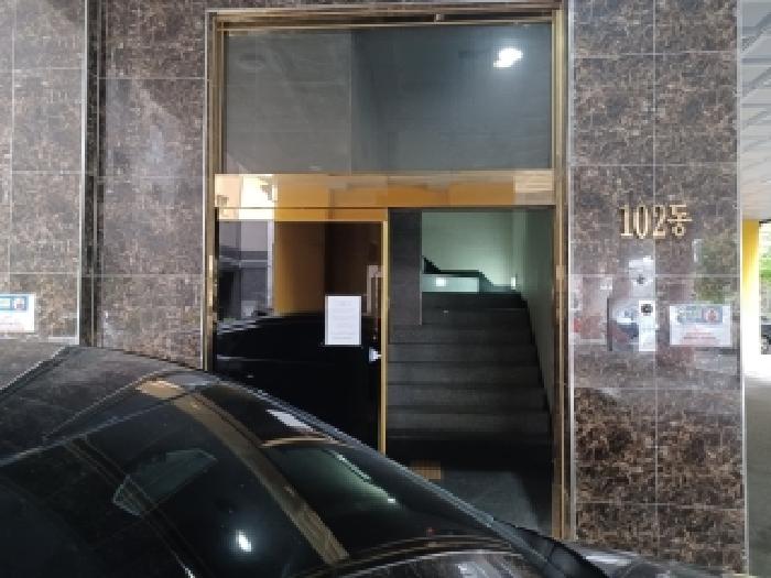 본건 호원동 클래스원3차 102동 702호에 출입할수있는 1층 공동현관문 현황사진