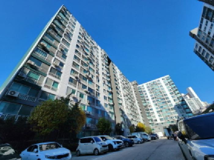 이건 부동산 외관 전경
(104동)