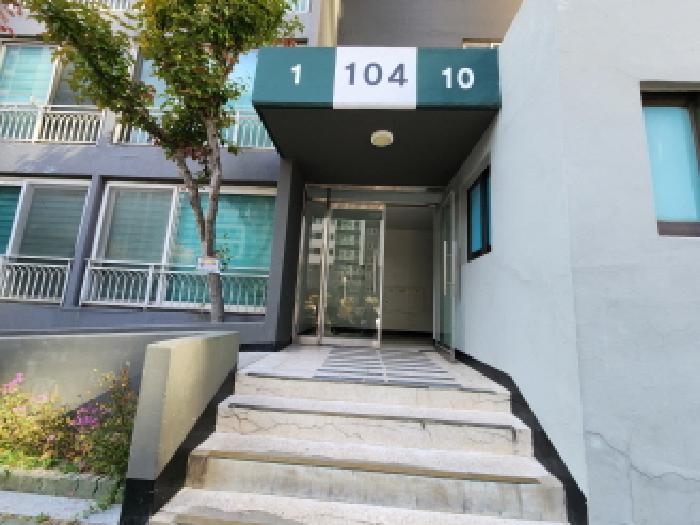 이건 부동산 세대공동출입구