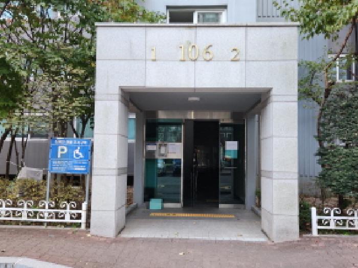 이건 부동산 세대공동출입구