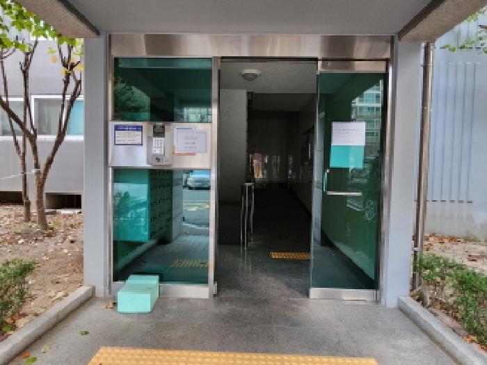 이건 부동산 세대공동출입문