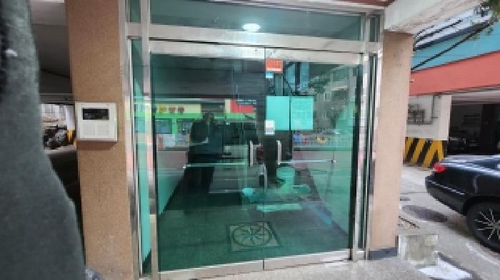 이 건 부동산 세대 공동 출입구