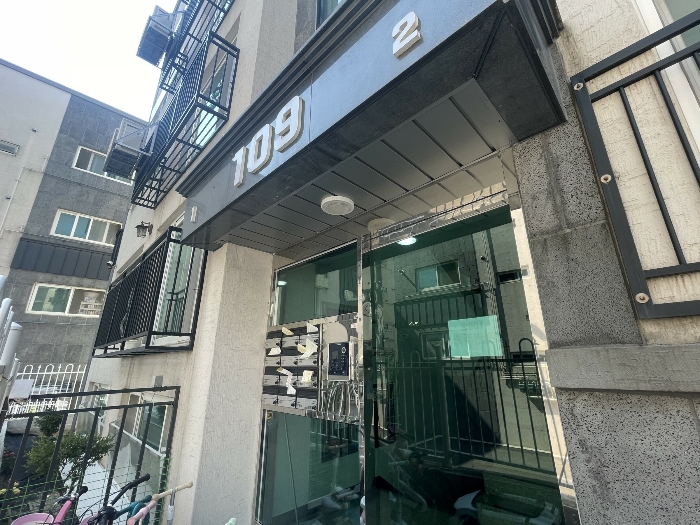 1층 공용 출입구 전경
