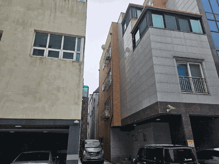 본건 측면 전경