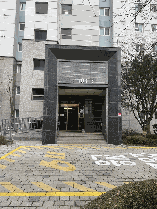 본건 1층 출입구