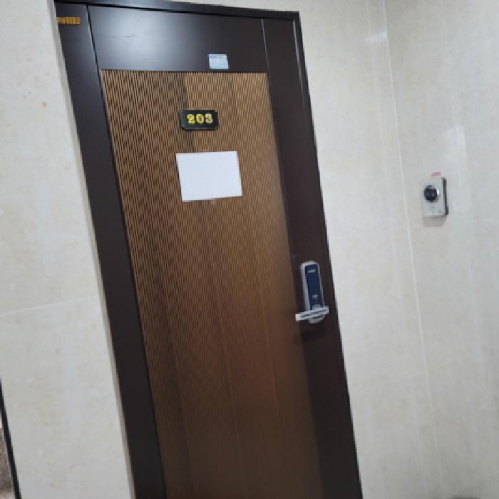 본건 건물 203호 전경(안내문 부착)