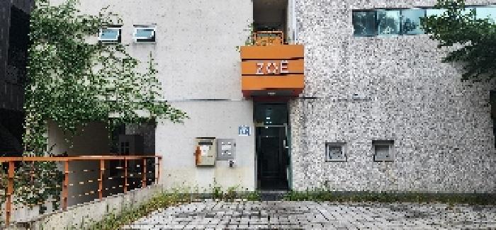 1동건물 후면 공동출입문