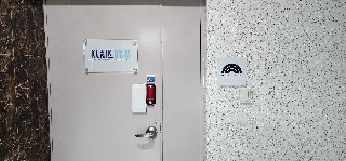 3층 출입문
