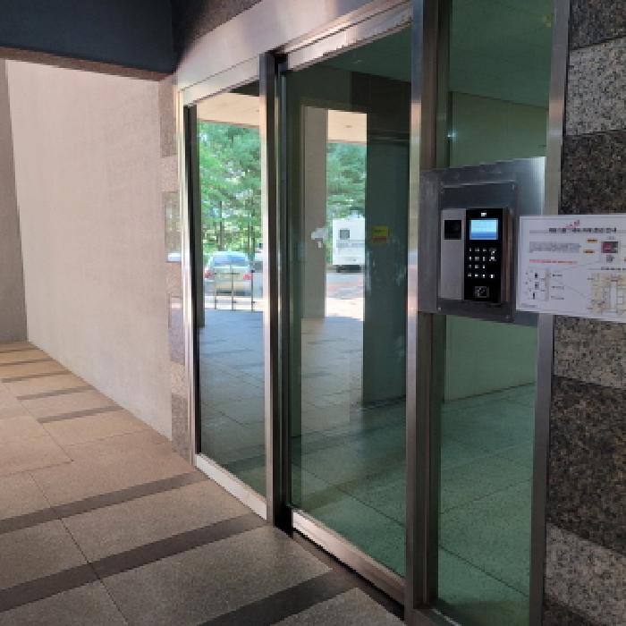 공동현관 출입구 전경