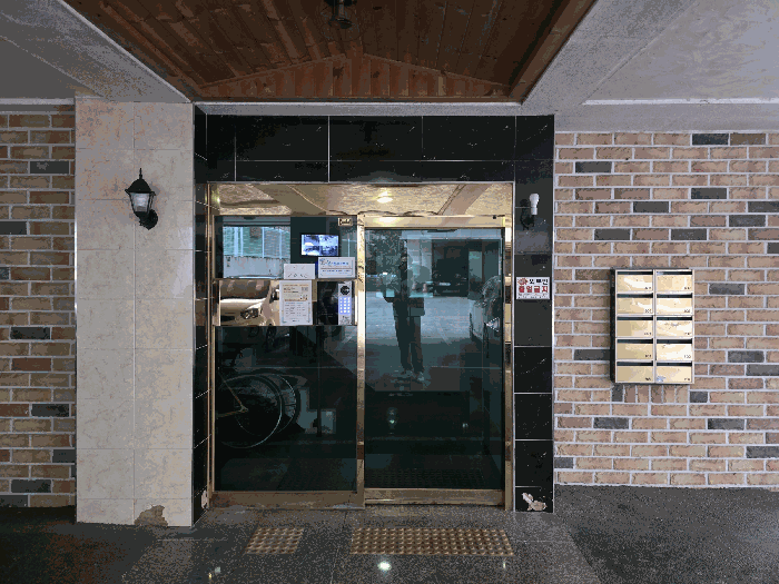 본건동 출입구