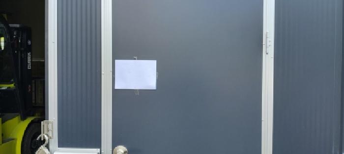 목록1 토지 전경(6) 제시외 건물 안내문 부착