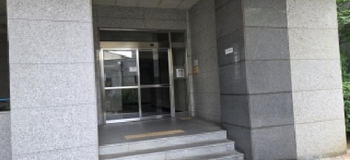 공동출입문