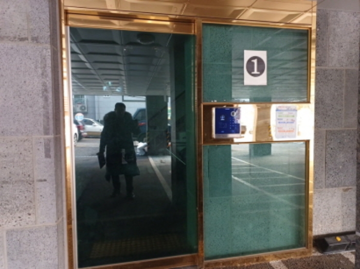 1~3 호 라인 주 출입구