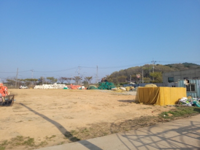 본건 남북동 52-1에 쌓여있는 어구(제시외 물건)