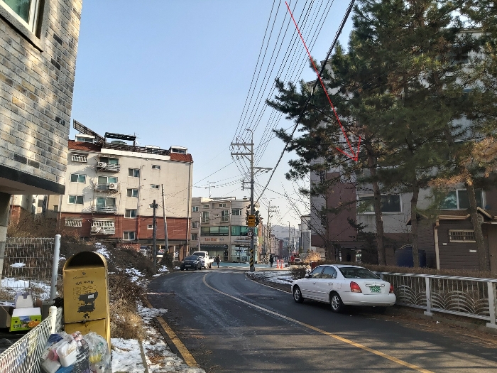 본건 서측에서 촬영한 주위환경