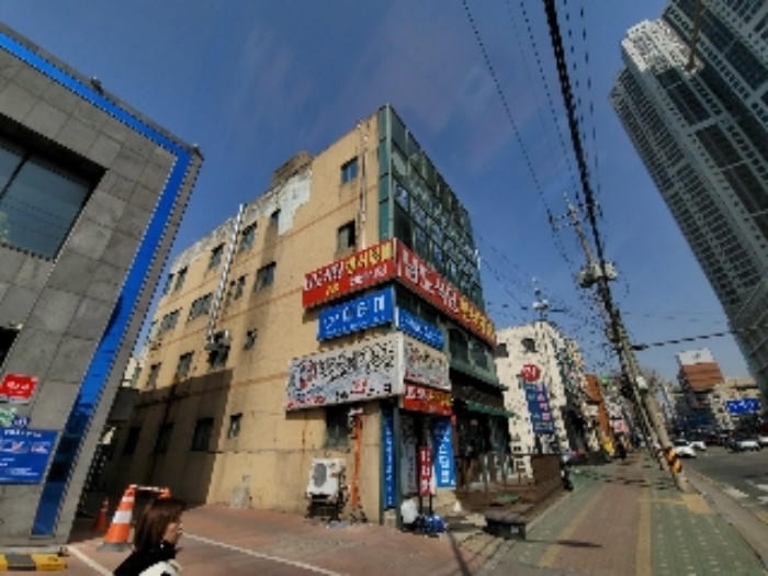 건물 전경
