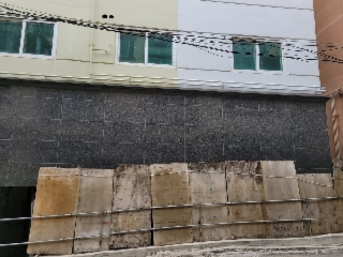 건물 1층 모습(폐쇄)