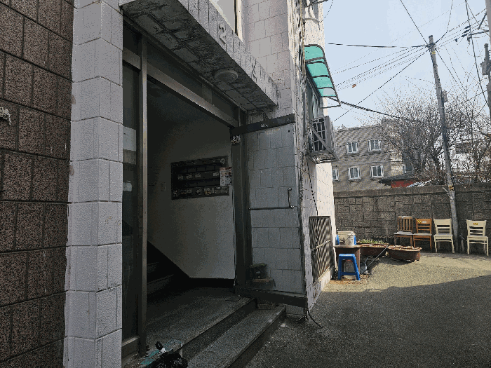 본건소재 건물입구