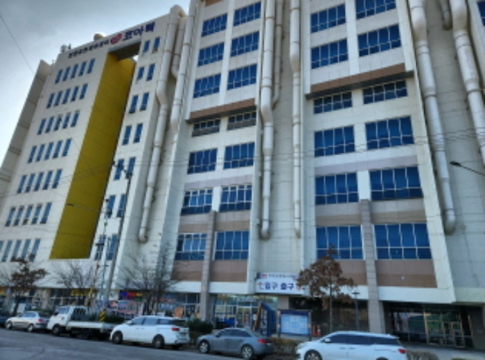 건물 전경