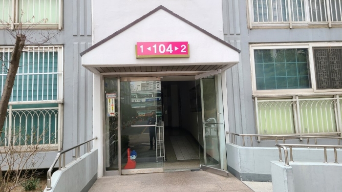공동현관 출입구
