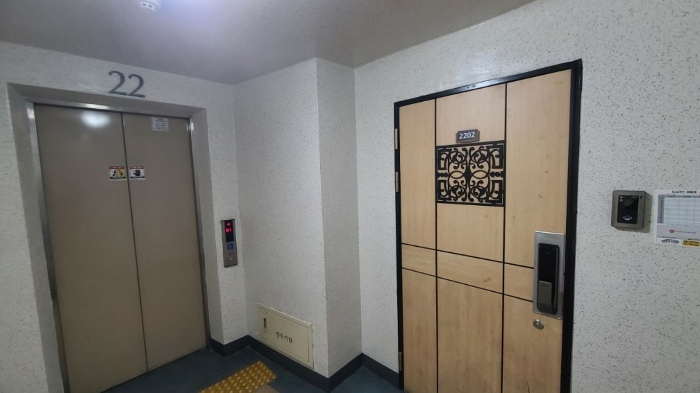 본건 현관입구