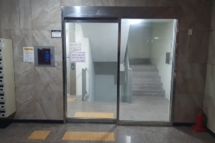 공동현관문