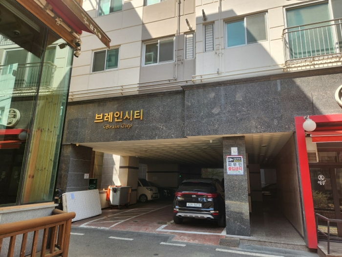 본건1층입구