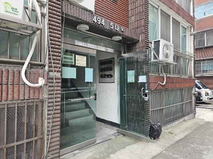 본건소재 건물입구