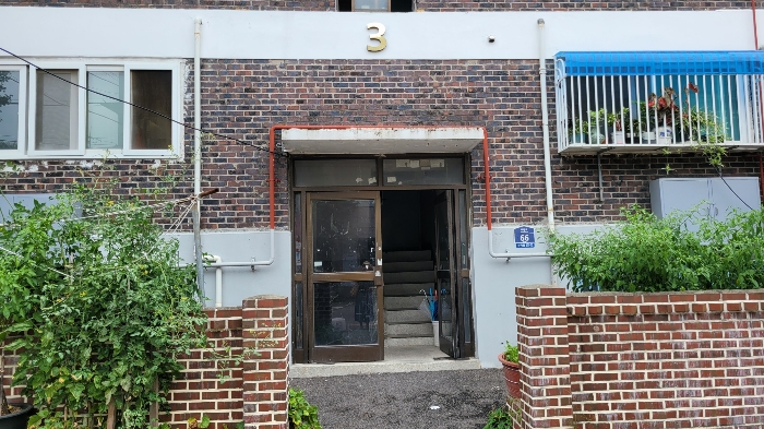 본건물출입구
