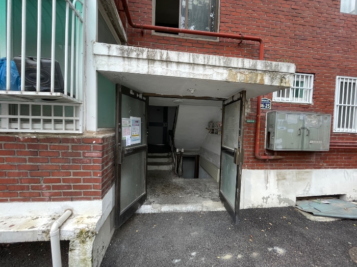 본건 공동현관문 사진